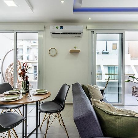 Beach Daze 1-Br Apt By Finikoudes Beach Larnaca Exteriör bild