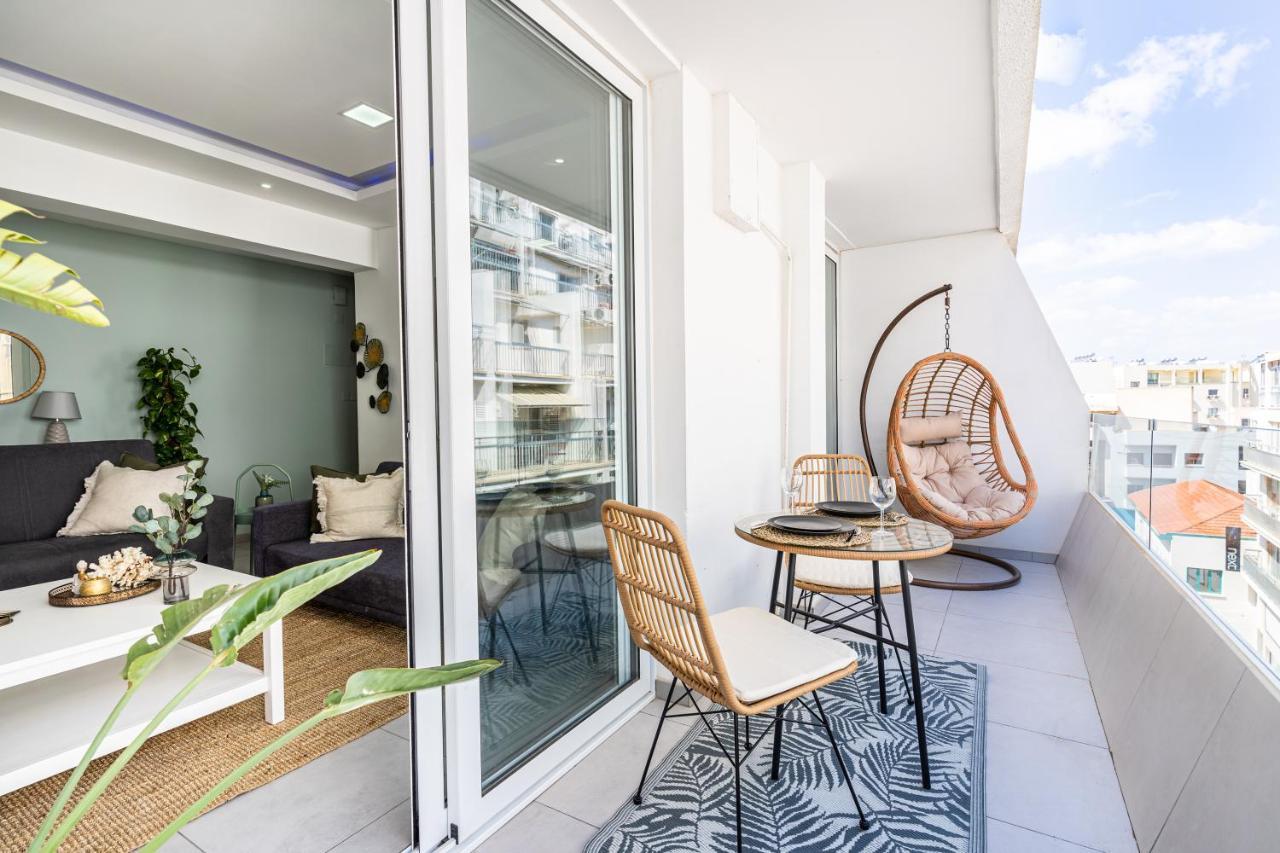 Beach Daze 1-Br Apt By Finikoudes Beach Larnaca Exteriör bild