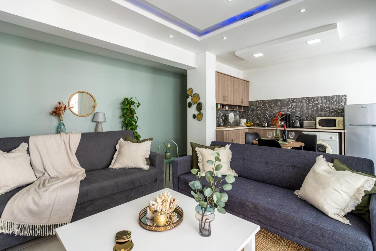 Beach Daze 1-Br Apt By Finikoudes Beach Larnaca Exteriör bild
