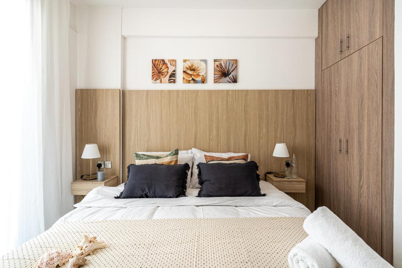 Beach Daze 1-Br Apt By Finikoudes Beach Larnaca Exteriör bild